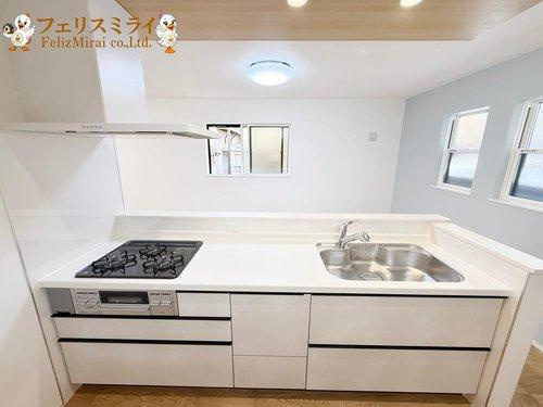 First Town　明石市中朝霧丘第２　全１棟のキッチン|■現地写真■
キッチンのスペースは大変広々としております♪