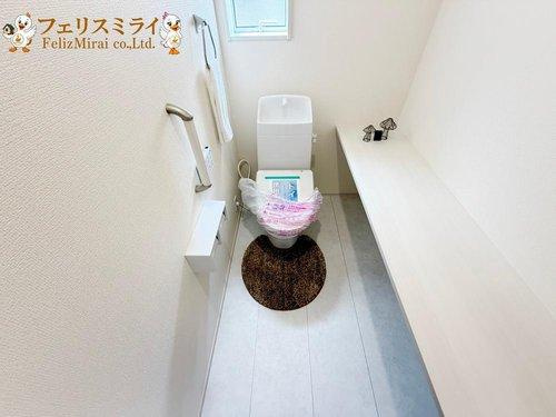 Blooming Garden 明石市魚住町中尾２期　全２棟のトイレ|■現地写真・１号棟■
節水ウォシュレット♪便ふたオート開閉で清潔＆快適です♪節水機能もありお掃除楽々凸凹も少ないです♪