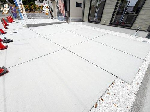 Blooming Garden 明石市魚住町中尾２期　全２棟の駐車場|■現地写真・２号棟■
お車は３台駐車可能となっております♪