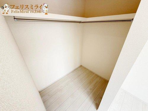 Blooming Garden 明石市魚住町中尾２期　全２棟の収納|■現地写真・１号棟■
ウォークインクローゼットも完備◎