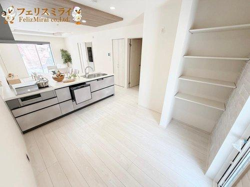 Blooming Garden 明石市魚住町中尾２期　全２棟のキッチン|■現地写真・１号棟■
キッチンのスペースは大変広々としています♪