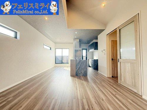 神戸市北区鈴蘭台南町６丁目９-２４の居間・リビング|■現地写真■
明るい１８．７帖のリビング♪