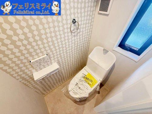 神戸市北区鈴蘭台南町６丁目９-２４のトイレ|■現地写真■
節水ウォシュレット♪便ふたオート開閉で清潔＆快適です♪節水機能もありお掃除楽々凸凹も少ないです♪