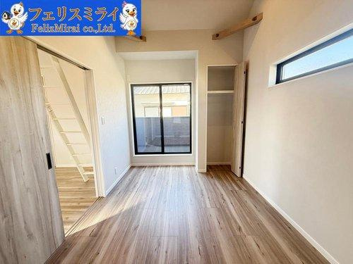 神戸市北区鈴蘭台南町６丁目９-２４のその他|■現地写真■
リビングの横にある洋室♪