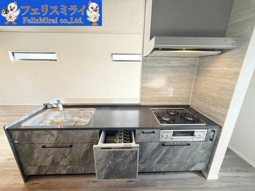 神戸市北区鈴蘭台南町６丁目９-２４のキッチン|■現地写真■
天板が広くお料理が捗ります◎食洗器完備♪