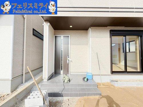 Heartful Town　明石市魚住町西岡１７７２番　全３棟の外観|■現地写真・B号棟■
スマートキー対応の玄関ドア♪