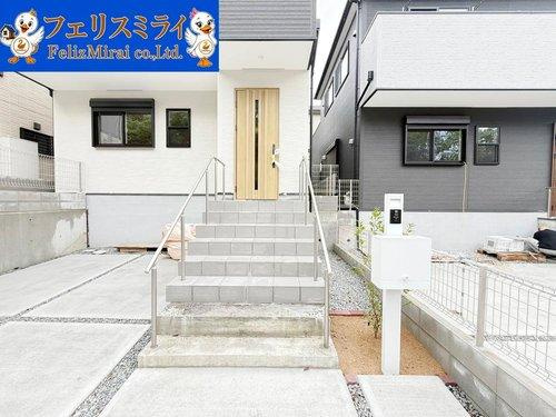 First Town　神戸市北区君影町第７の玄関|■現地写真・２号棟■
宅配ボックス完備◎
玄関ドアはかざして開く、スマートドア♪