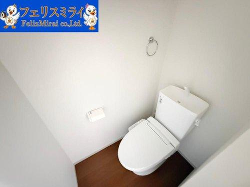 Terrechez　明石市魚住町１４期（西岡）　全２棟のトイレ|■現地写真■
節水ウォシュレット♪便ふたオート開閉で清潔＆快適です♪節水機能もありお掃除楽々凸凹も少ないです♪