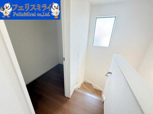 Terrechez　明石市魚住町１４期（西岡）　全２棟の内装|■現地写真■
家族に優しい手すり付き階段♪手すりには安全のほかにも身体への負担の軽減という大きな役割があります♪