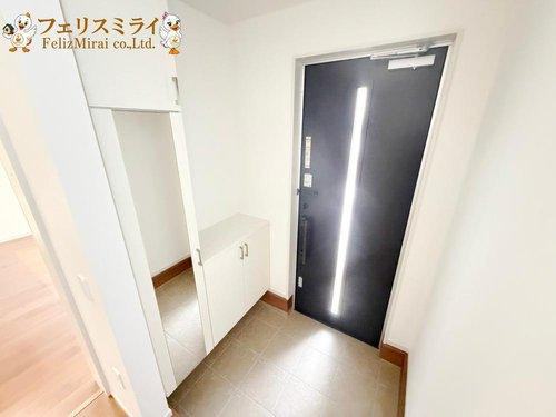 Terrechez　明石市大久保町１８期（八木）の玄関|■現地写真・２号棟■
たっぷり収納できるシューズボックス♪