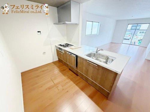 Terrechez　明石市大久保町１８期（八木）のキッチン|■現地写真・２号棟■
キッチン後ろのスペースは大変広々としています♪