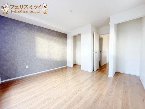 Terrechez　明石市太寺天王町１期のその他|■現地写真・２号棟■
ワンポイントの壁紙がお洒落です♪