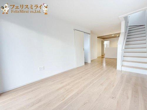 Terrechez　明石市太寺天王町１期の居間・リビング|■現地写真・２号棟■
約１６．９帖の広々としたLDK♪