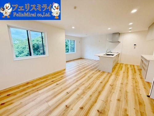 マリンホーム　神戸市西区美穂が丘４丁目　全１８棟の居間・リビング|■現地写真・１７号棟■
ペアガラスなので防音・断熱もばっちりです♪風通しも大変良好！