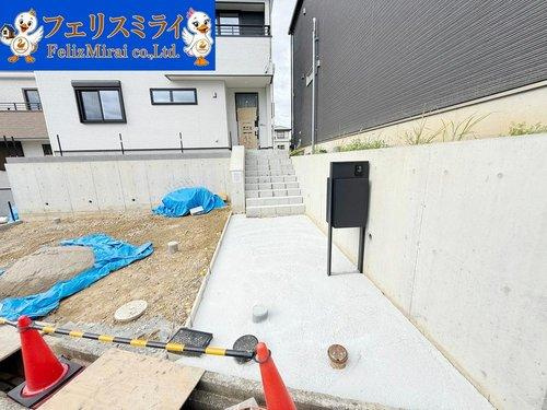 マリンホーム　神戸市西区美穂が丘４丁目　全１８棟の玄関|■現地写真・１８号棟■
宅配ボックス完備◎
玄関ドアはスマートキー採用のドアとなっております♪