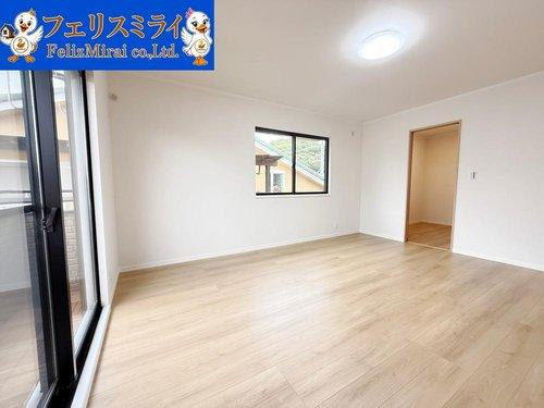 神戸市垂水区神和台３丁目１４-８のその他|■現地写真■
各部屋に大型収納完備♪