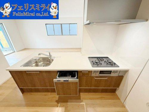 Terrechez　神戸市垂水区美山台　１期　全２棟のキッチン|■現地写真　１号棟■
天板の広いキッチンで食洗器も完備しています♪