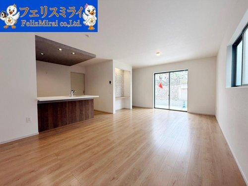 Terrechez　神戸市垂水区美山台　１期　全２棟の居間・リビング|■現地写真　１号棟■
LDKは１９.４帖ございます、大変広いLDKでございます♪