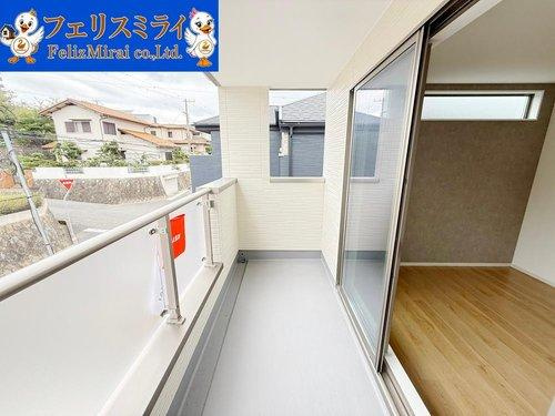 Terrechez　神戸市垂水区美山台　１期　全２棟のバルコニー|■現地写真　１号棟■
広々としたバルコニー♪
洗濯物がたくさん干せます♪