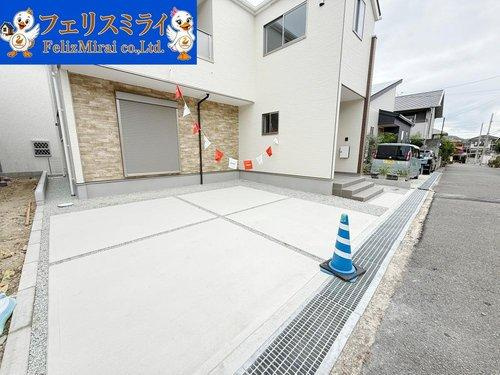 Terrechez　神戸市垂水区美山台　１期　全２棟の駐車場|■現地写真　１号棟■
普通車駐車２台可♪ZEH水準♪
既存の住宅と比較して約２０％光熱費を削減出来ます♪
