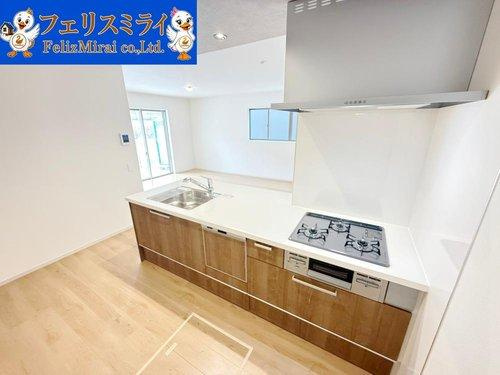 Terrechez　神戸市垂水区美山台　１期　全２棟のキッチン|■現地写真　１号棟■
キッチンのスペースは大変広々としています♪