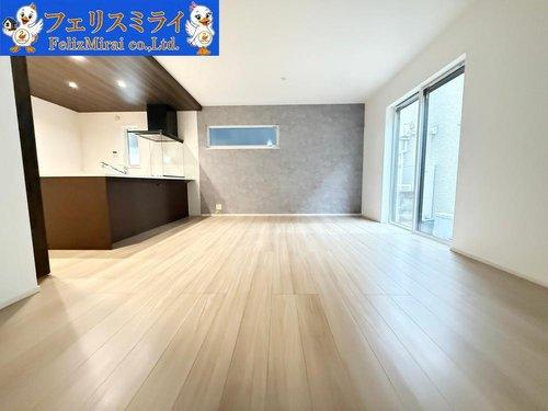 　の居間・リビング|■現地写真■
リビングは約１８帖御座います♪