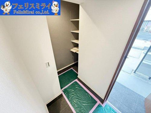 　の玄関|■現地写真・３号棟■
SICも完備♪
可動棚で使い勝手大変良好です！