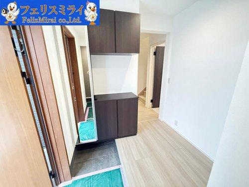 　の玄関|■現地写真■
大変広々とした玄関♪
姿鏡もあります♪