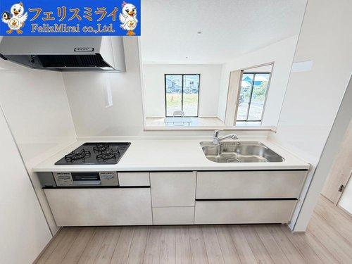 Heartful Town　明石市大久保町八木４０７番のキッチン|■現地写真・A号棟■
天板の広いキッチン♪
食洗器はオプション工事にて対応可能♪
お気軽にお問い合わせください。