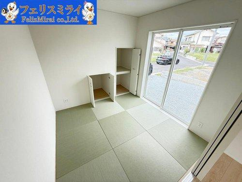 　のその他|■現地写真・３号棟■
１階には洋風和室がございます♪
ゆったりと寛げる空間となっております♪
