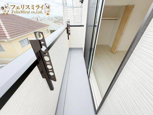 神戸市垂水区星陵台第１　全２棟のバルコニー|■現地写真・１号棟■
日当たり良好♪洗濯物がカラッと乾きます♪
