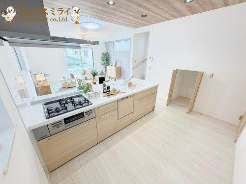 神戸市垂水区星陵台第１　全２棟のキッチン|■現地写真・１号棟■
折り下げ天井がお洒落♪