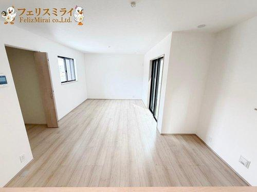 Heartful Town　明石市魚住町西岡１８４６番地　全５棟（明石）の居間・リビング|■現地写真・A号棟■
広々としたリビング
日当たり抜群です♪