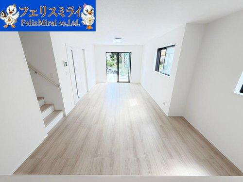 Heartful Town　明石市魚住町西岡２４５８番の居間・リビング|■現地写真・A号棟■
明るいリビング♪
ペアガラスなので防音・断熱もばっちりです♪