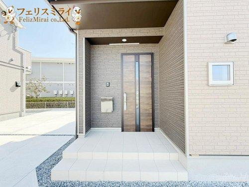 Heartful Town　明石市二見町東二見１３１０番　全６棟の玄関|■現地写真・A号棟■
シンプルで癖のない玄関ドア♪