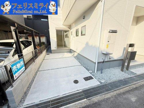 　の駐車場|■現地写真■
車庫１台ゆったり駐車できます♪