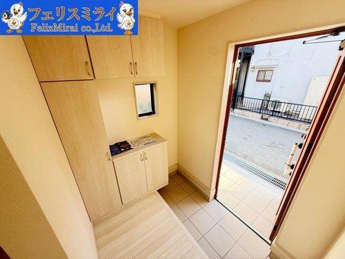 　の玄関|■現地写真■
たっぷり収納シューズキャビネット♪高さも調節できるので、ロングブーツも収納できます♪