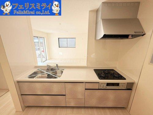 　のキッチン|■現地写真■
家族のコミュニティスペースです♪カウンターキッチンからお子様の様子も見れるので安心ですね♪