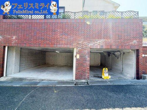 神戸市須磨区北落合６丁目の玄関|■現地写真■
重厚化のある玄関ドア♪