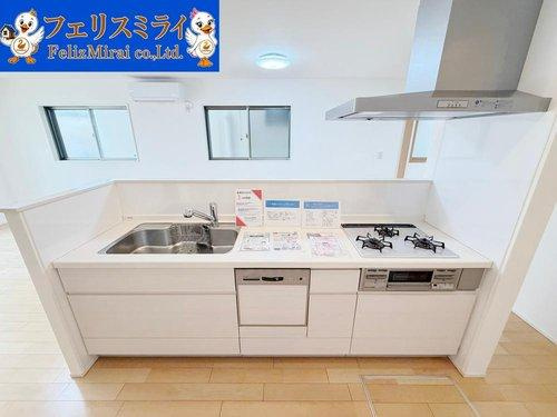 神戸市西区今寺２２-１７のキッチン|■現地写真■
天板の広いキッチン♪
食洗器も完備です♪