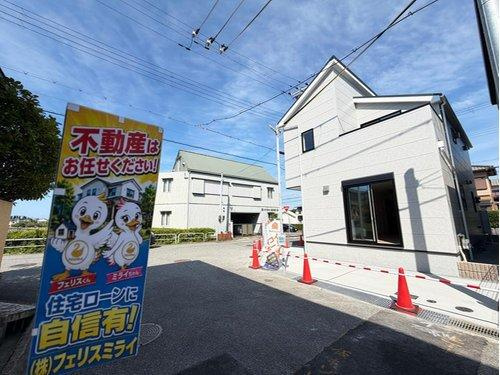 LiGNAGE　神戸市西区伊川谷町潤和２５－1期の外観|■現地写真・１号棟■
前面道路は大変広々としており、交通量も少なくゆったりと駐車出来ます♪