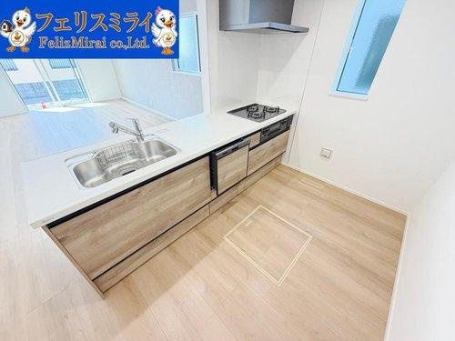LiGNAGE　神戸市西区伊川谷町潤和２５－1期のキッチン|■現地写真・２号棟■
天板が広いキッチン♪
お料理が捗ります♪