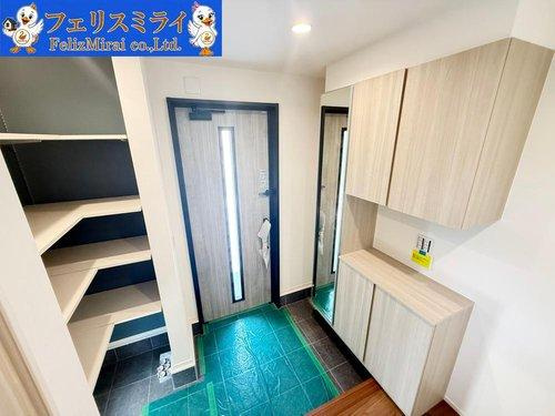 三木市志染町中自由が丘第２の玄関|■現地写真■
大容量のシューズボックス♪