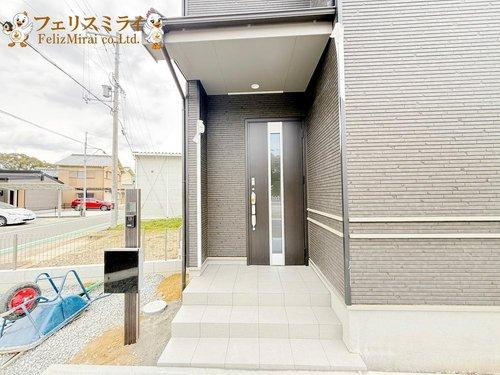 Heartful Town　三木市岩宮の玄関|■現地写真・M号棟■
飽きのこない、重厚感のある玄関ドア♪