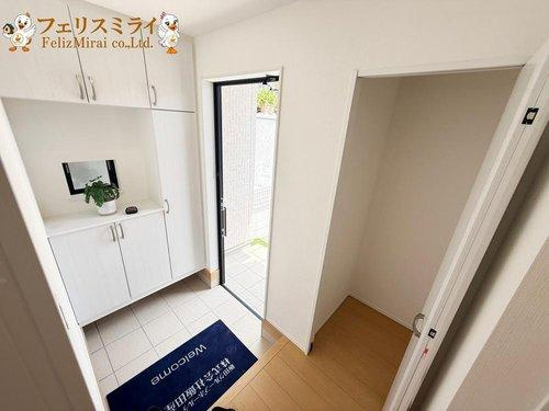 　の玄関|■現地写真■
たっぷり収納シューズキャビネット♪高さも調節できるので、ロングブーツも収納できます♪