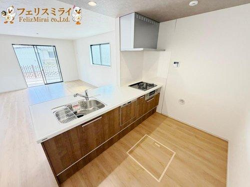 Terrechez　神戸市須磨区須磨本町１期　全１棟のキッチン|■現地写真■
キッチンのスペースは大変広々としています♪
