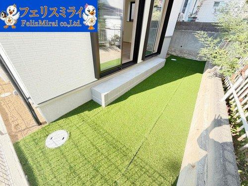 　の庭|■現地写真・B号棟■
お庭スペースには人口芝がございます♪
