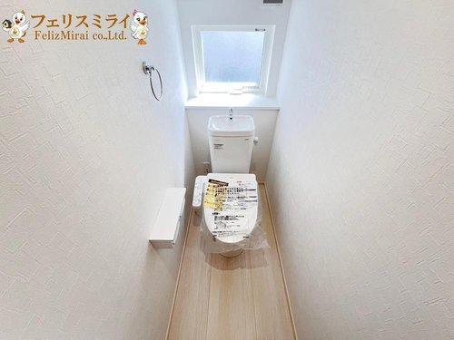 First Town　神戸市西区北別府第１０のトイレ|■現地写真■
節水ウォシュレット♪便ふたオート開閉で清潔＆快適です♪節水機能もありお掃除楽々凸凹も少ないです♪