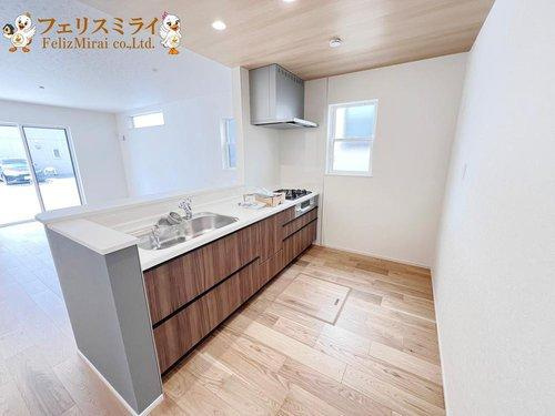 First Town　神戸市西区北別府第１０のキッチン|■現地写真■
キッチン後ろのスペースは大変広々としています♪