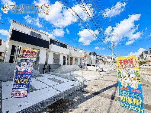 Ｌｉｖｅｌｅ Ｇａｒｄｅｎ　神戸市須磨区北落合２期　全５棟の前面道路含む現地写真|■現地写真・１号棟■
各棟駐車２台可♪
前面道路は幅員が約６ｍありゆっくり駐車出来ます♪